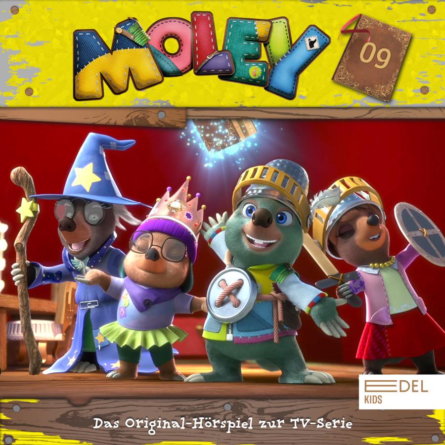 Cover des Hörspiels „Maulwurf Moley Folge 9“ mit der Hauptfigur Moley als Ritter verkleidet und seinen Freunden in Theaterkostümen nebeneinander auf einer Bühne.