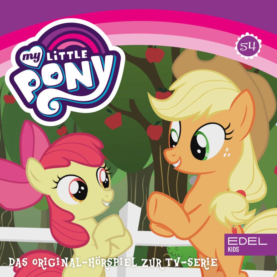 Cover des Hörspiels „My Little Pony Folge 54: Auftrag in Mähnhattan / Das Hufbruder-Festival“ mit Apple Bloom und Applejack, die sich vor einem Apfelbaum und einem weißen Zaun fröhlich unterhalten.